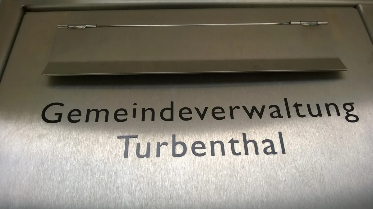 Briefkasten bei der Gemeindeverwaltung Turbenthal.